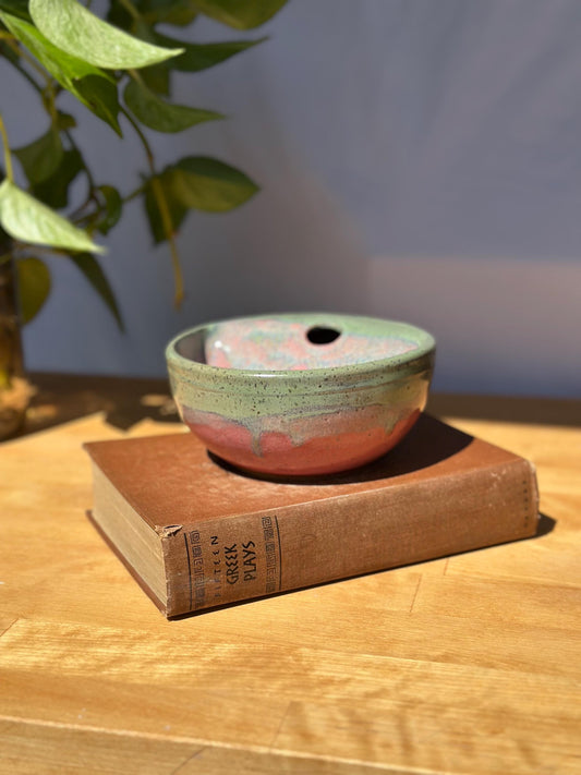 Strawberry Seed Bowl – Handmade Stoneware for Pitted Fruits and Nuts