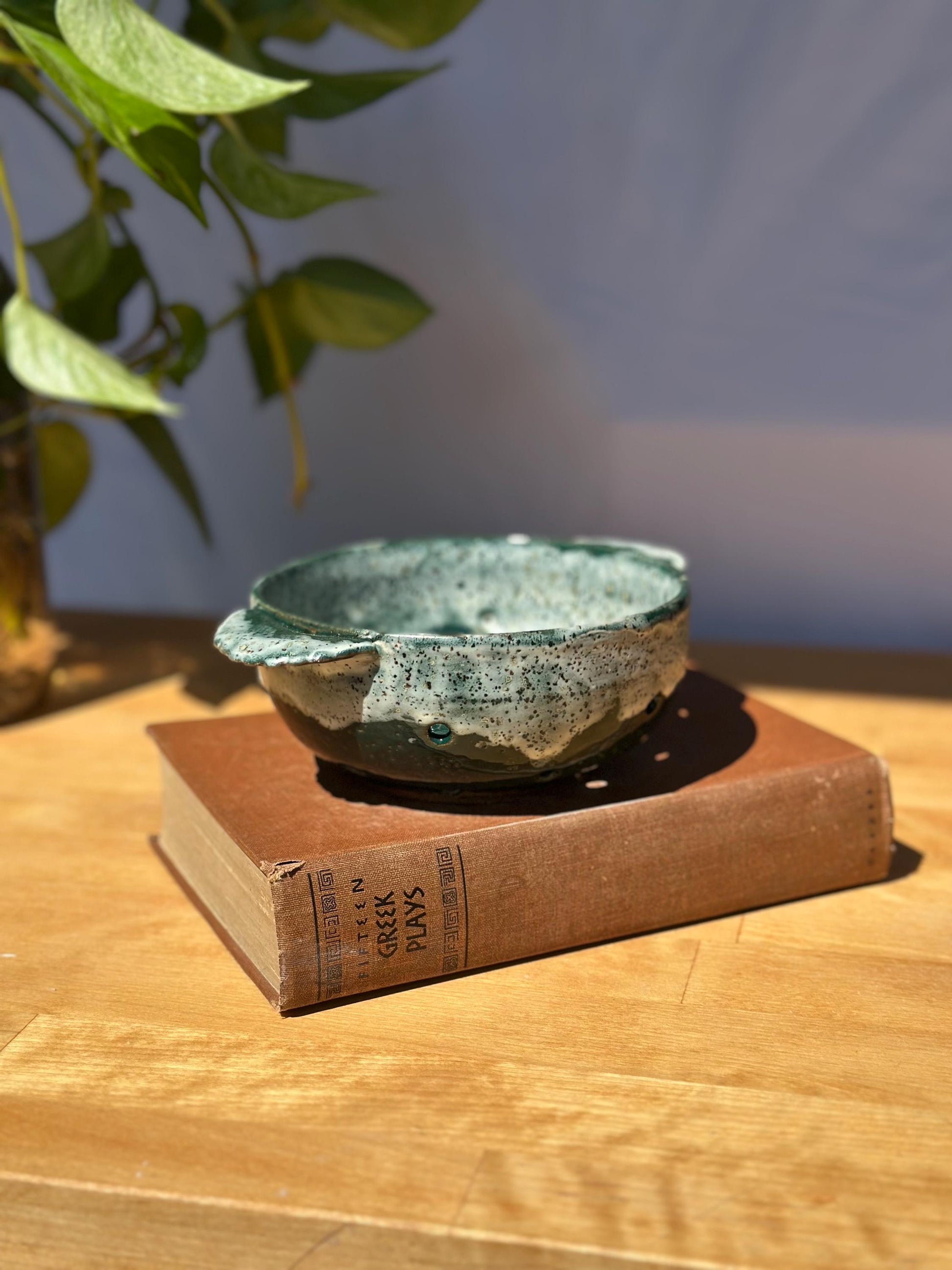 Oceanic Berry Bowl with Rippled Handles – Summer Ceramic Colander