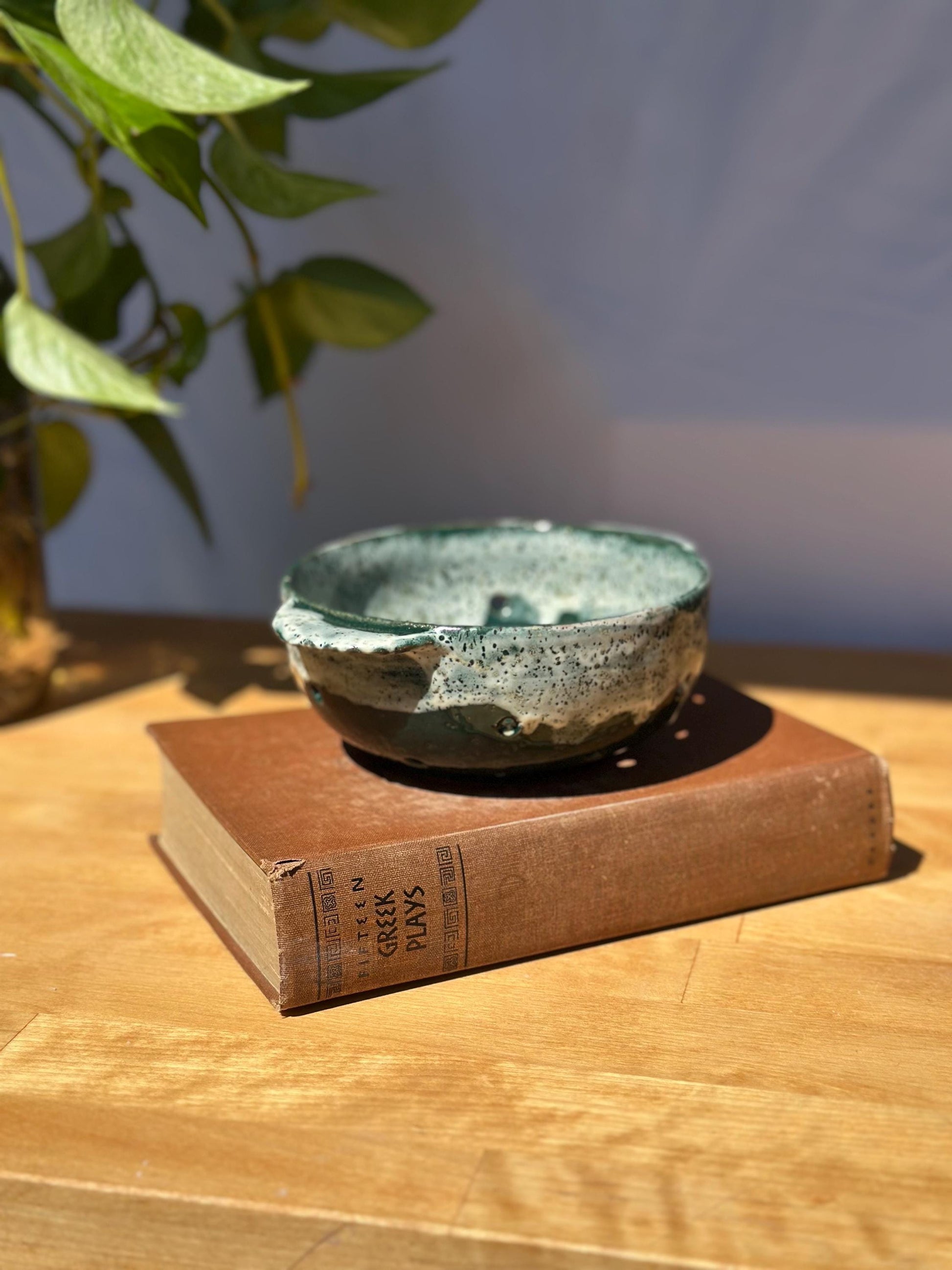 Oceanic Berry Bowl with Rippled Handles – Summer Ceramic Colander