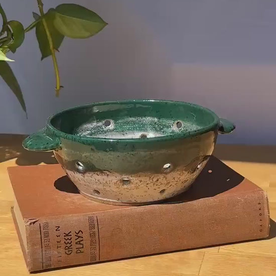 Forest Green Berry Bowl with Rippled Handles – Summer Ceramic Colander